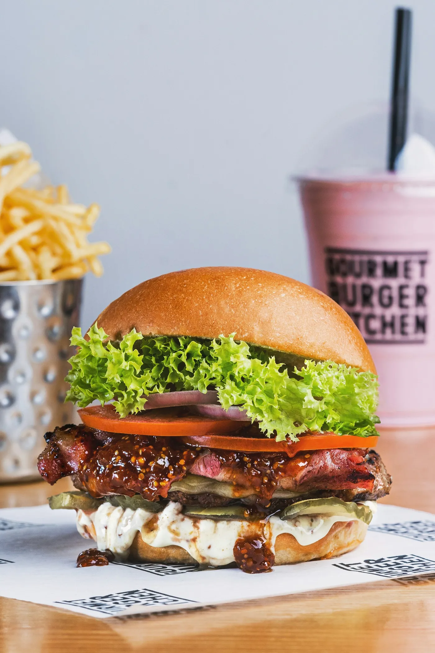 ENZO burger s hranolkami a nápojom